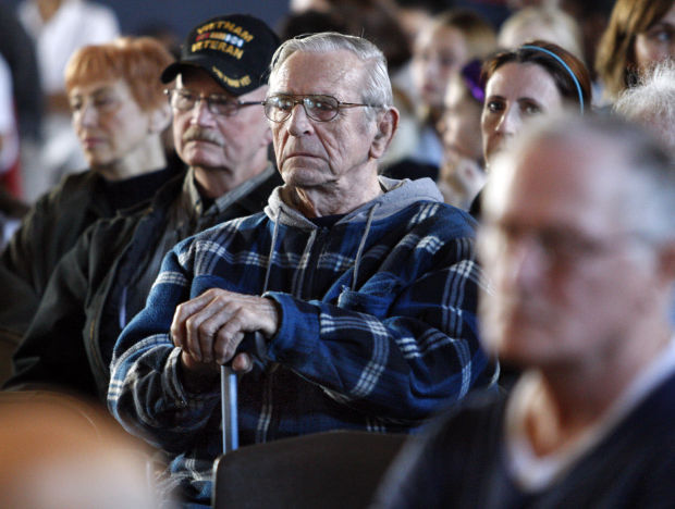 Students show vets support